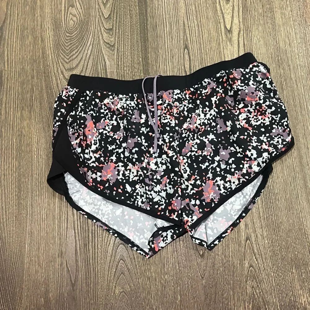 Under Armour Womens Fly by 2.0 Printed Running Shorts Black Multicolor Size XXL
